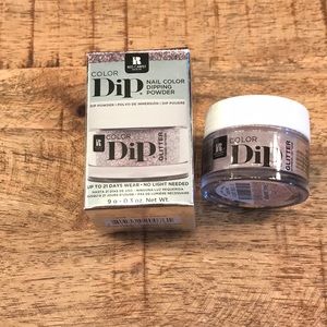 Red carpet manicure dip powder in "seductive star"